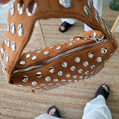 Bolso camel con Tachuelas plateadas