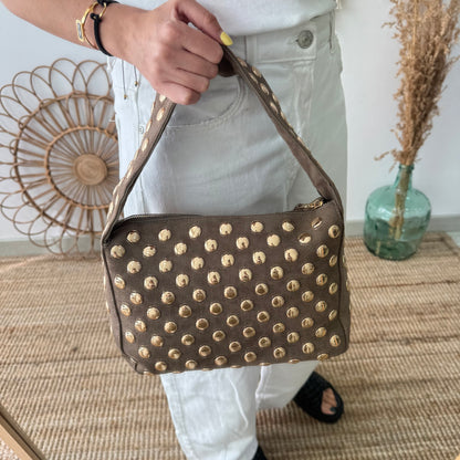 Bolso taupe con Tachuelas doradas