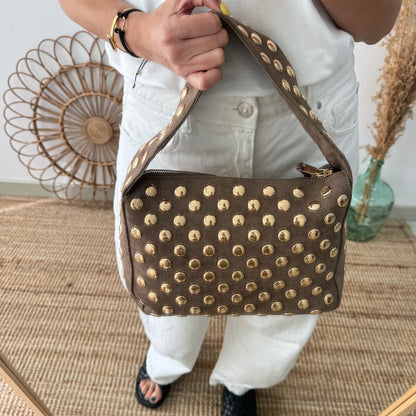 Bolso taupe con Tachuelas doradas