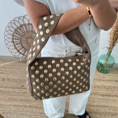 Bolso taupe con Tachuelas doradas