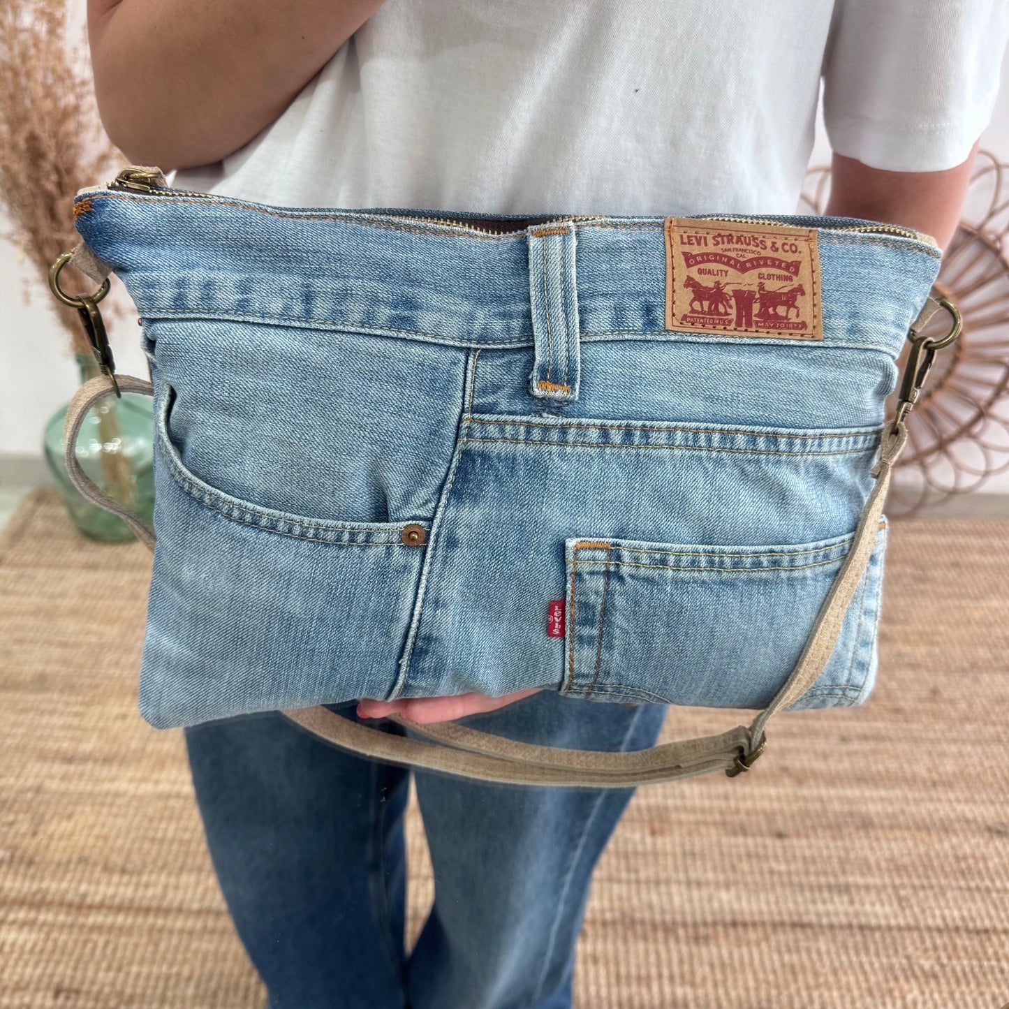 Bandolera denim asas piel taupe iniciales bordadas - Bubbleshopbcn