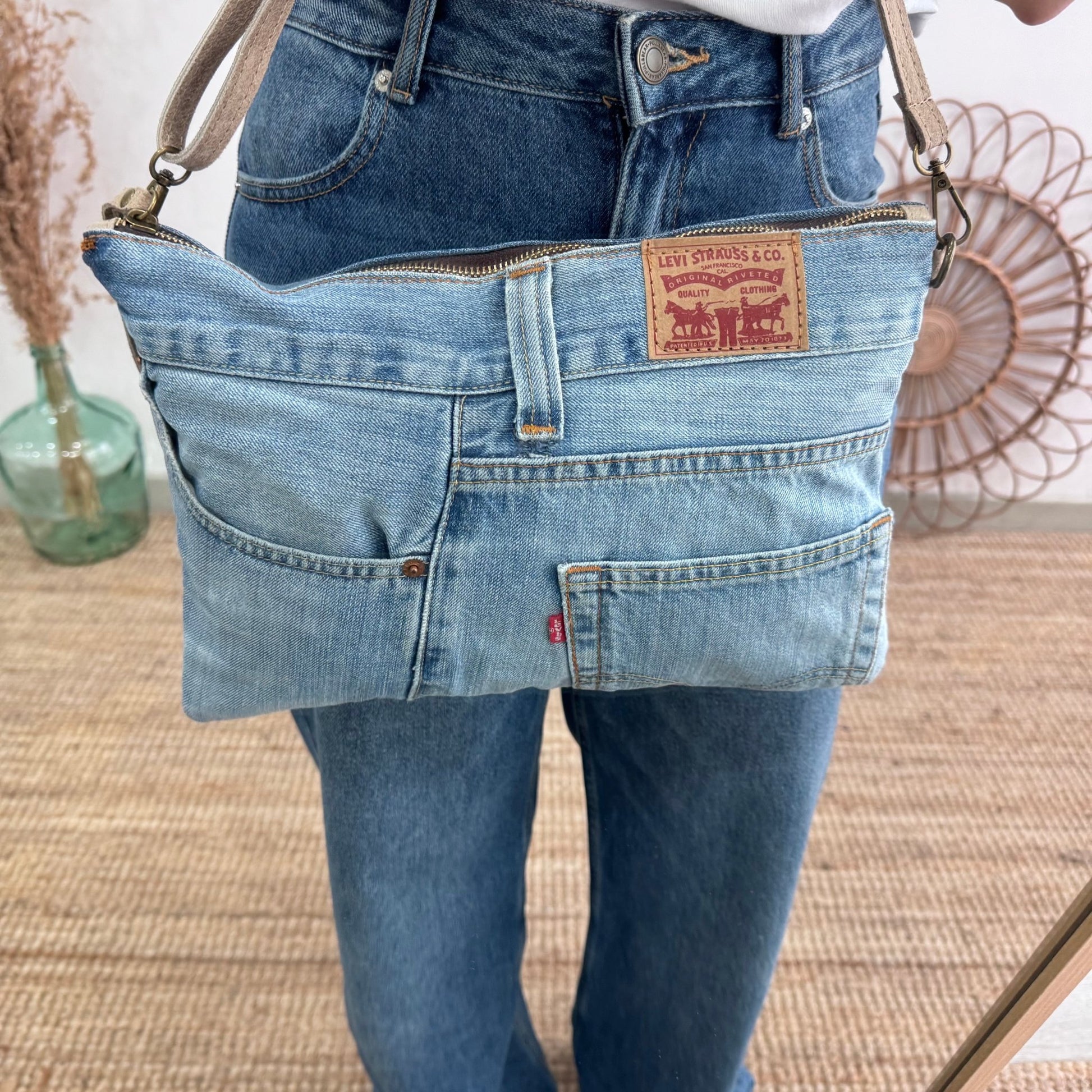 Bandolera denim asas piel taupe iniciales bordadas - Bubbleshopbcn
