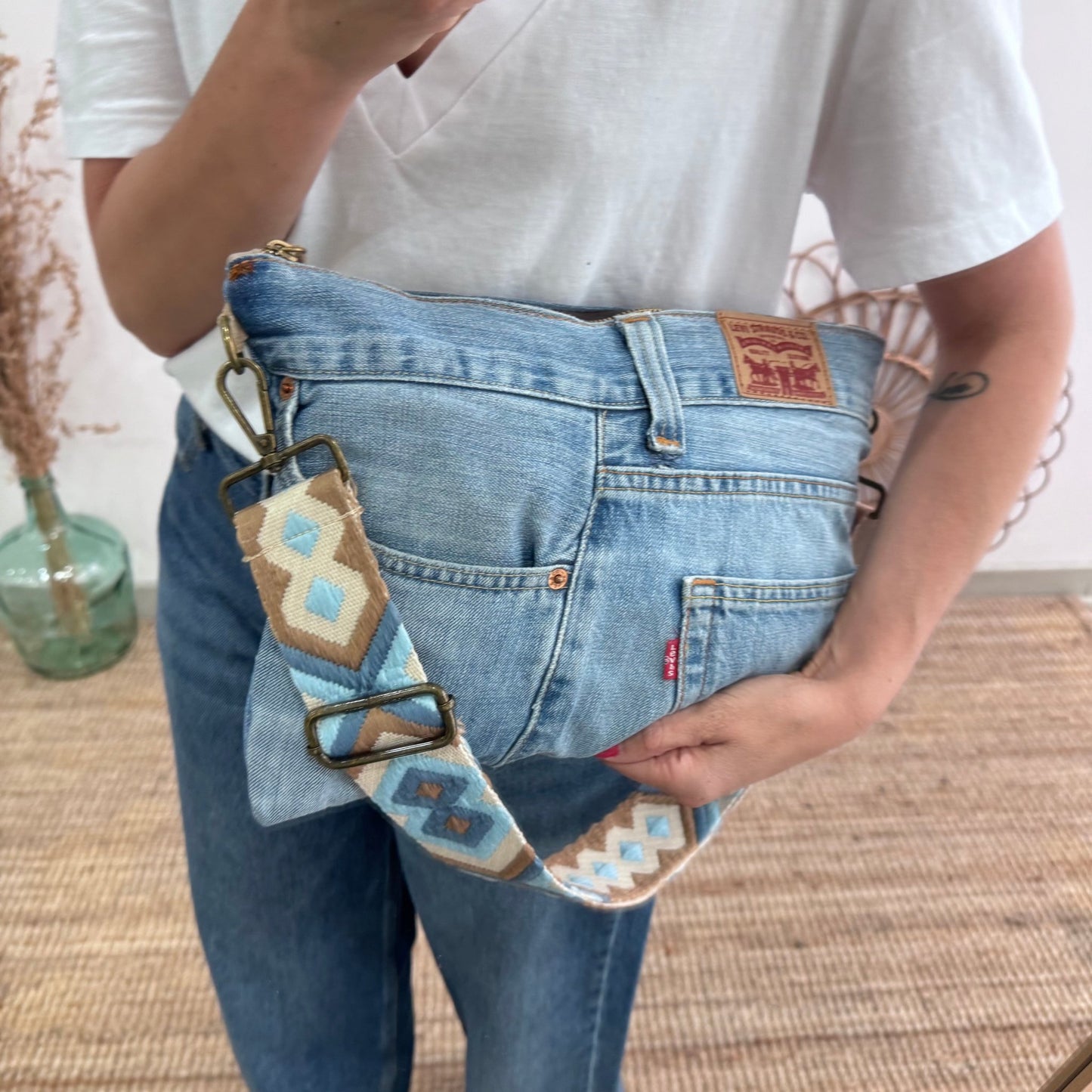 Bandolera denim asas piel taupe iniciales bordadas - Bubbleshopbcn