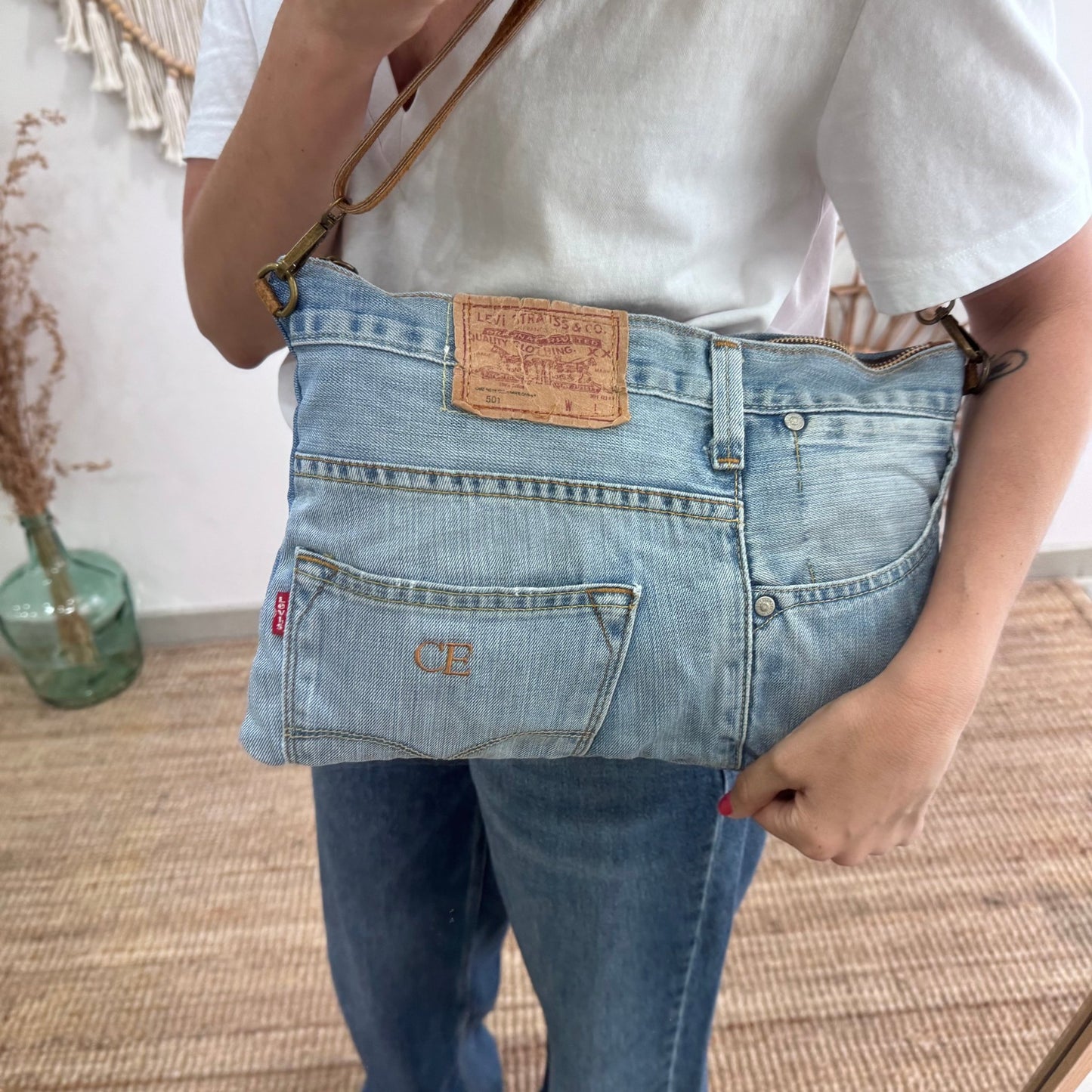 Bandolera denim asas piel camel iniciales bordadas - Bubbleshopbcn