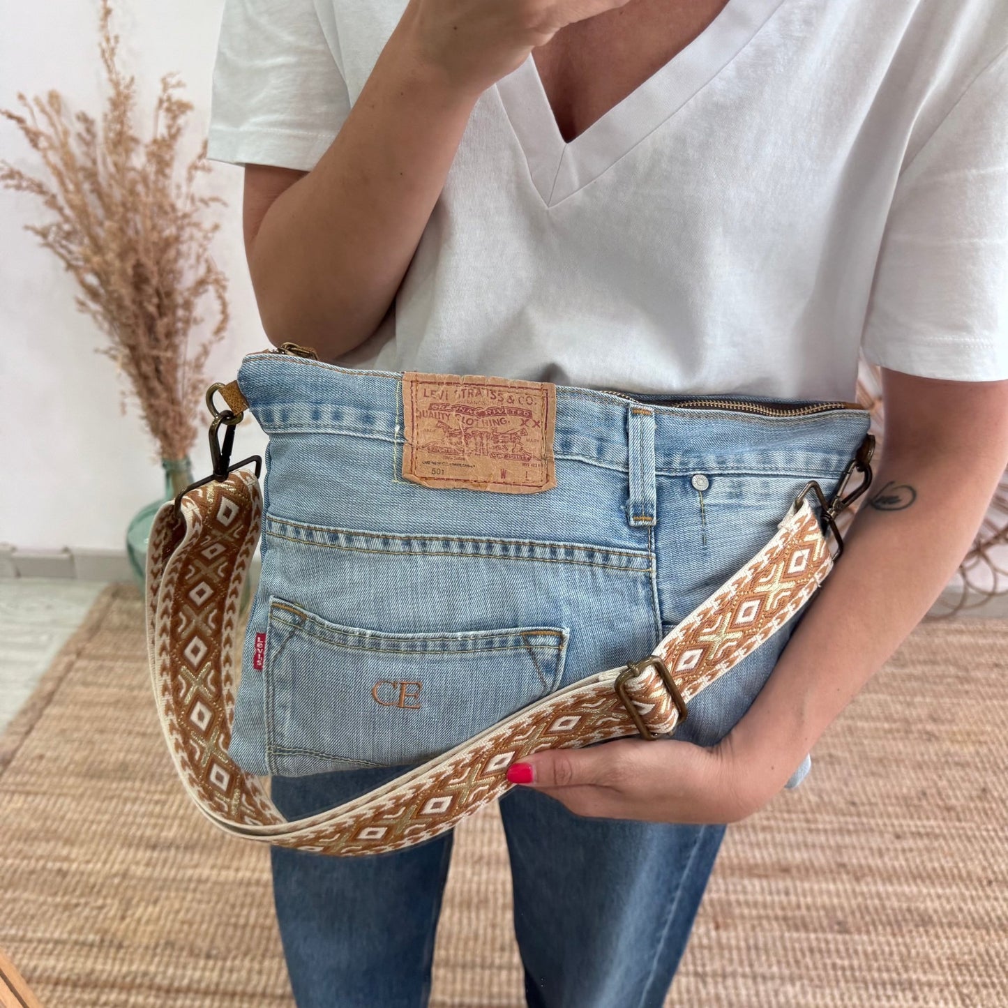 Bandolera denim asas piel camel iniciales bordadas - Bubbleshopbcn