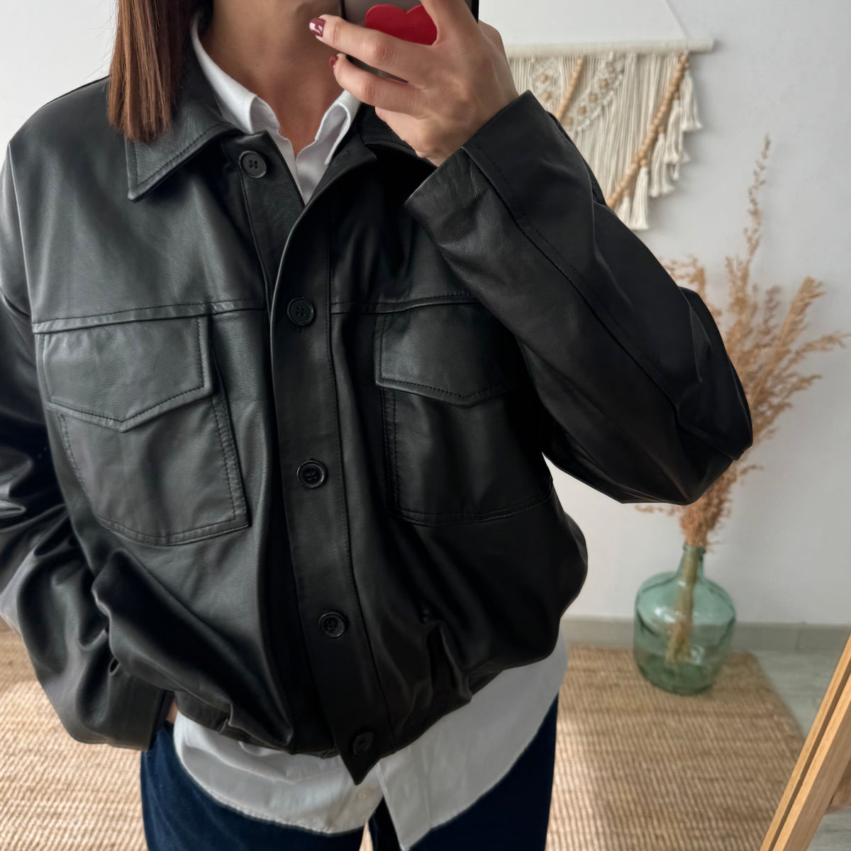 Cazadora negra 100% piel detalle pliegues
