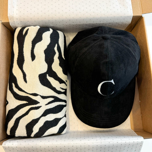 PACK REGALO BUFANDA ESTAMPADO PRINT Y GORRA NEGRA PERSONALIZADA