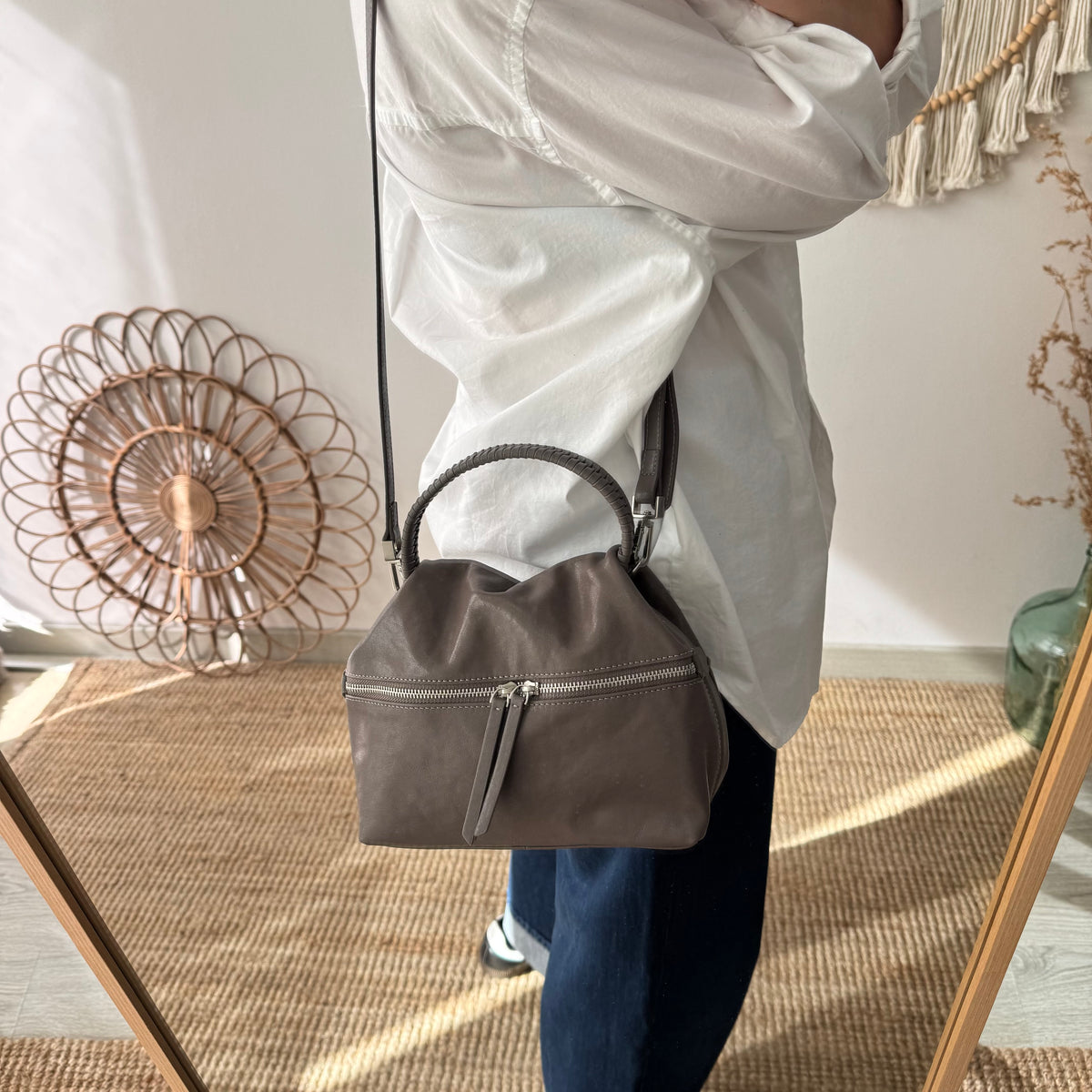 Bolso bombonera asa fruncida taupe