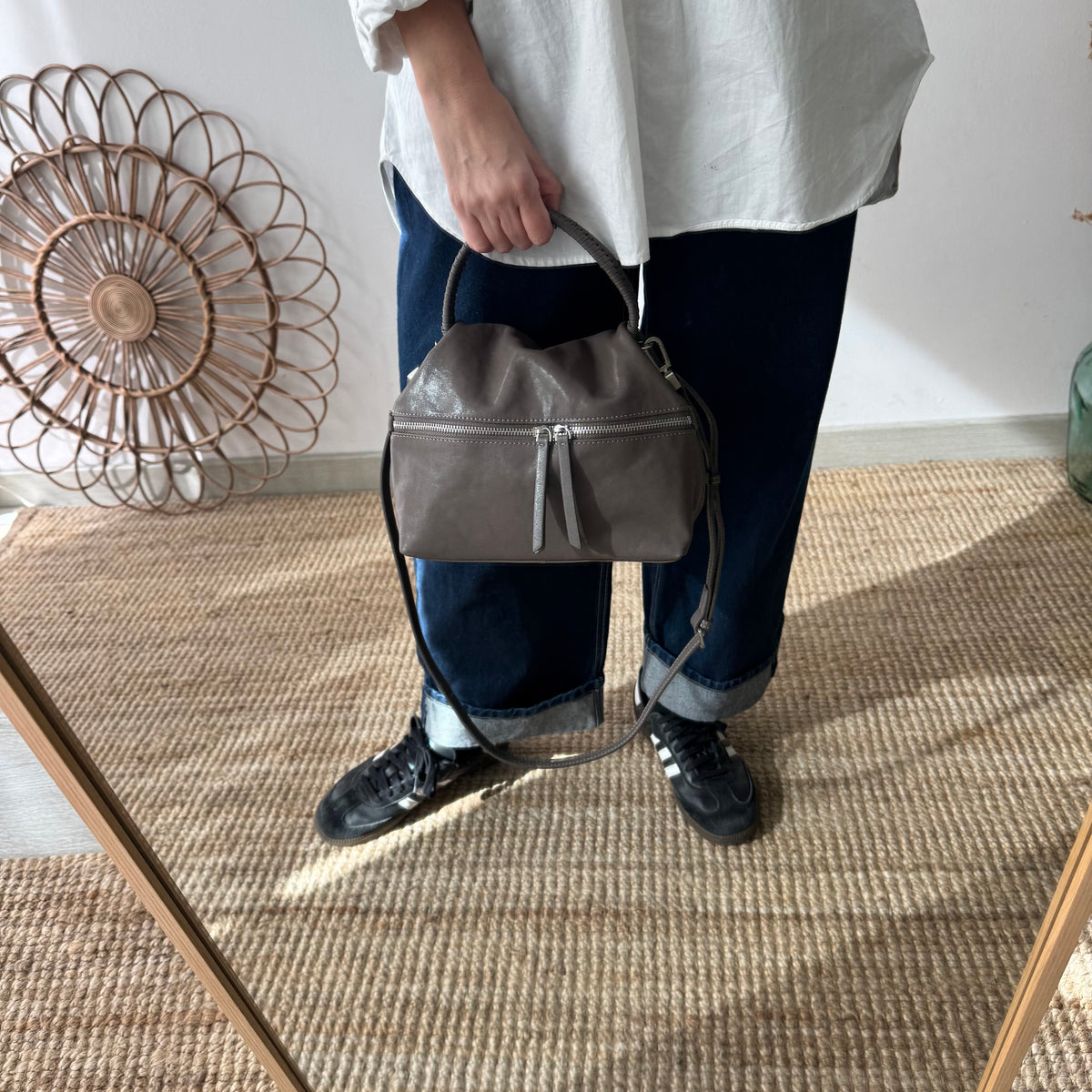 Bolso bombonera asa fruncida taupe