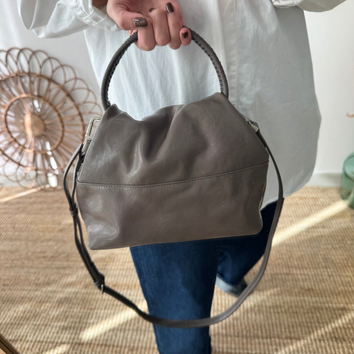 Bolso bombonera asa fruncida taupe