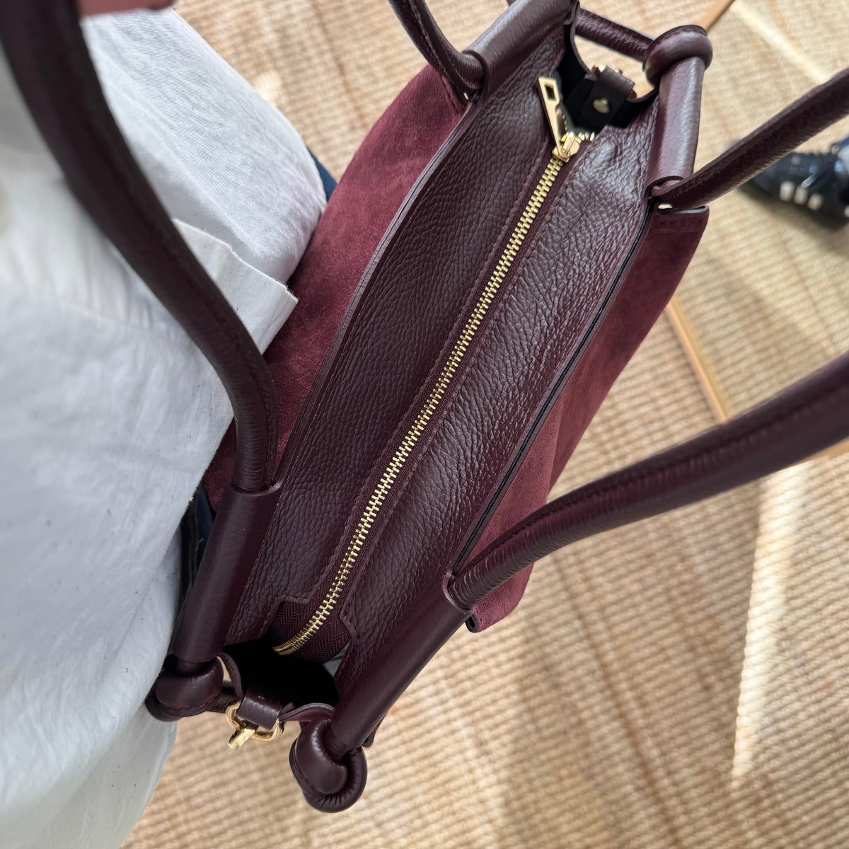 Bolso fruncido lateral combinado granate