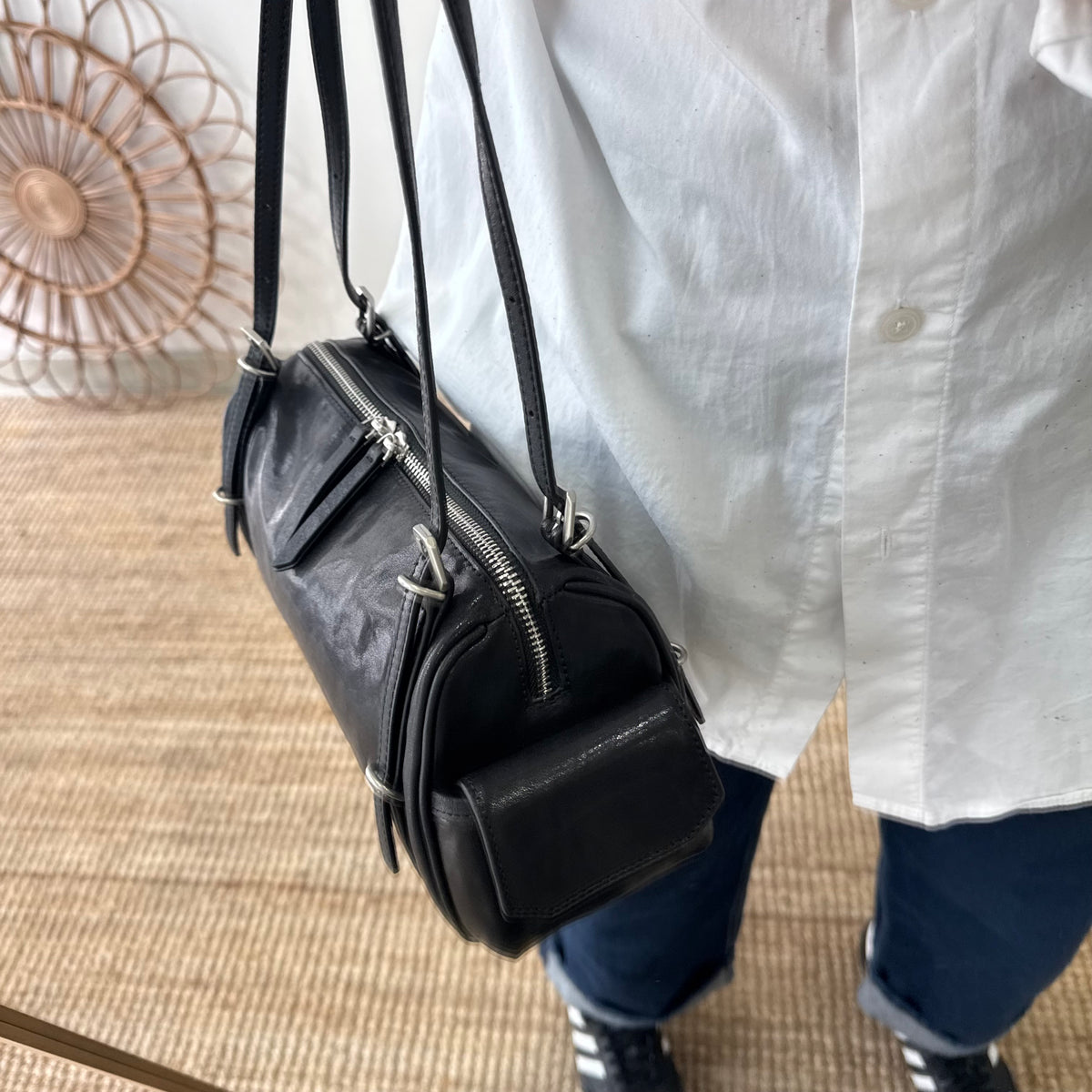 Bolso barrel bolsillos negro