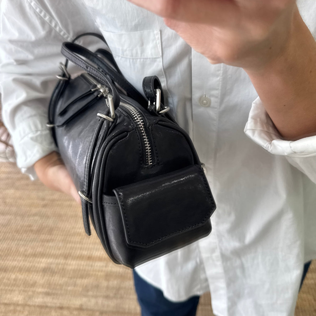 Bolso barrel bolsillos negro