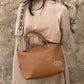 Bolso piel camel iniciales bordadas