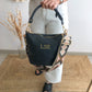 Bolso cremalleras piel azul marino iniciales bordadas