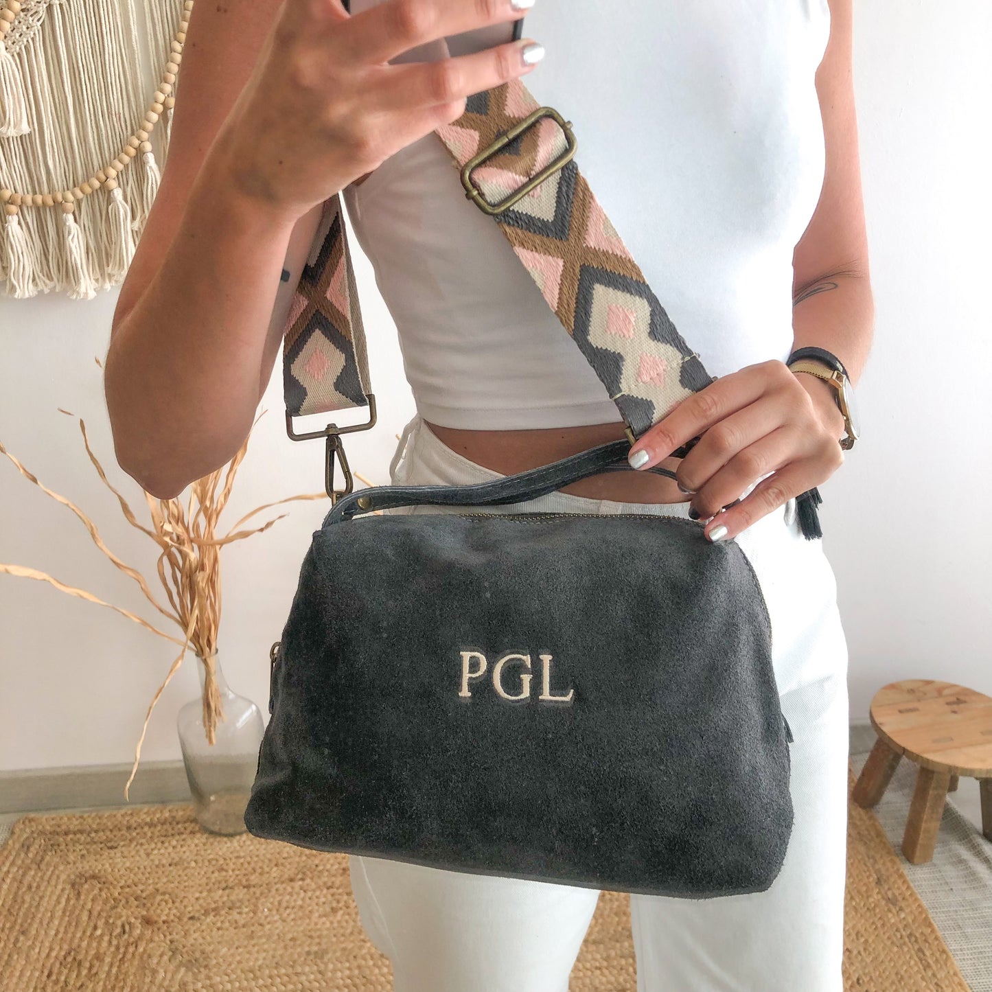 Bolso ovalado serraje gris personalizado