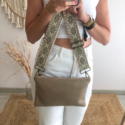 Bolso bandolera piel taupe herrajes cobre